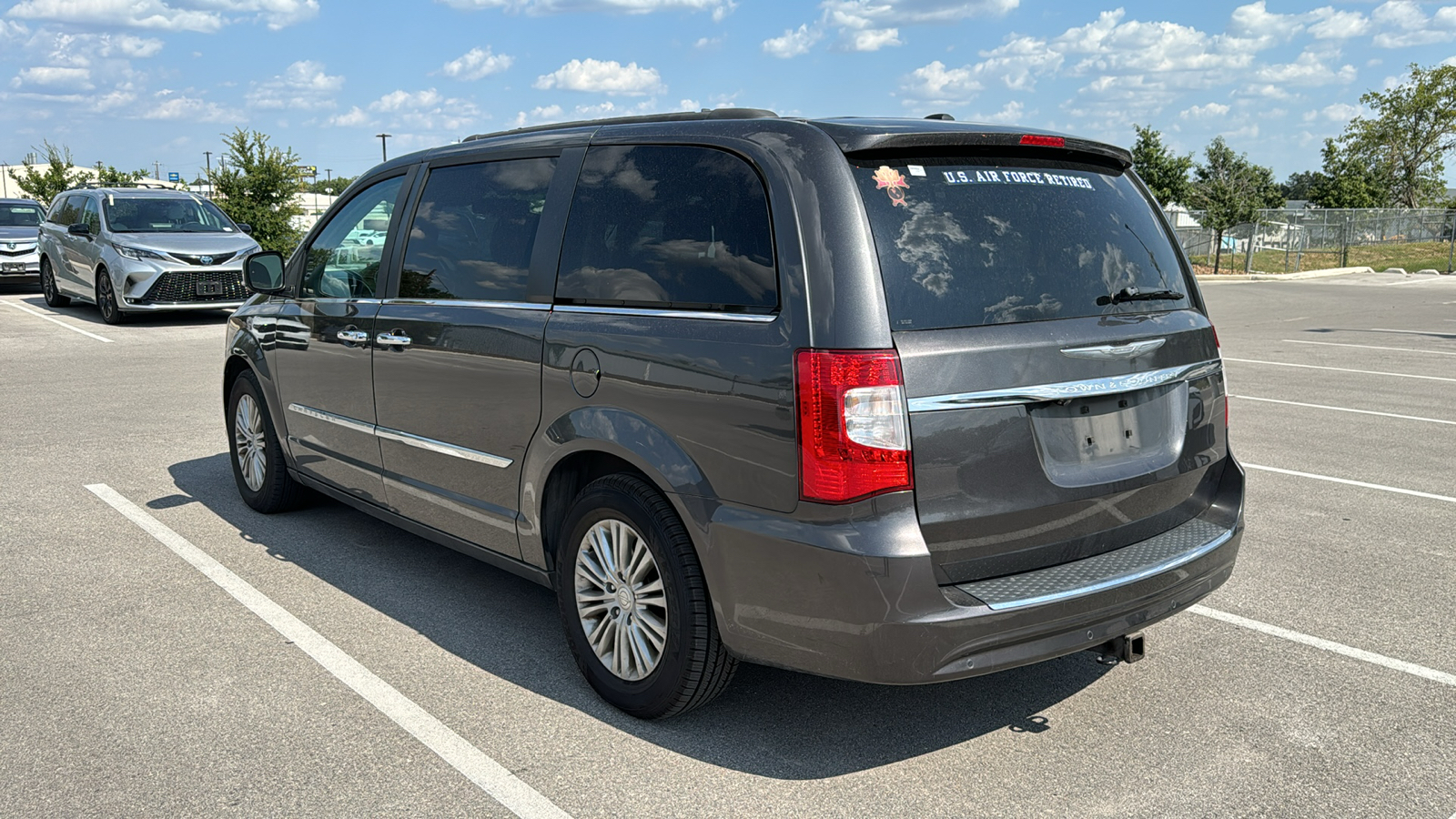 2016 Chrysler Town & Country Touring-L 4