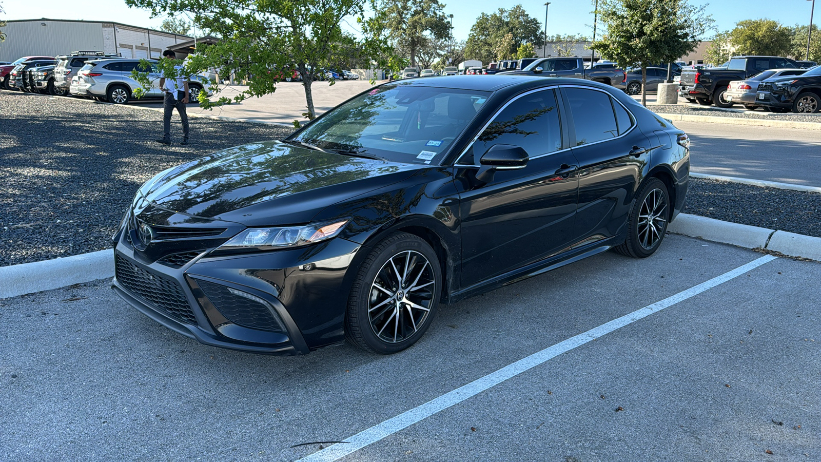 2022 Toyota Camry SE Nightshade 4