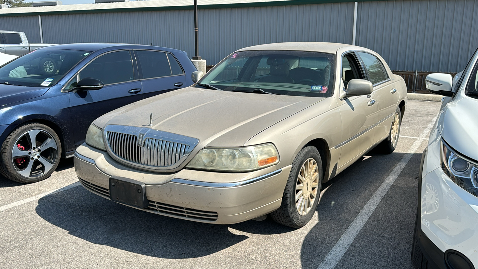 2005 Lincoln Town Car Signature 3