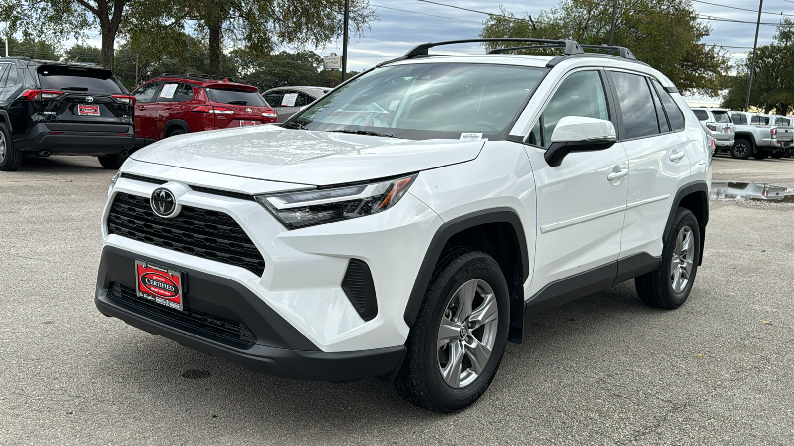 2023 Toyota RAV4 XLE 3