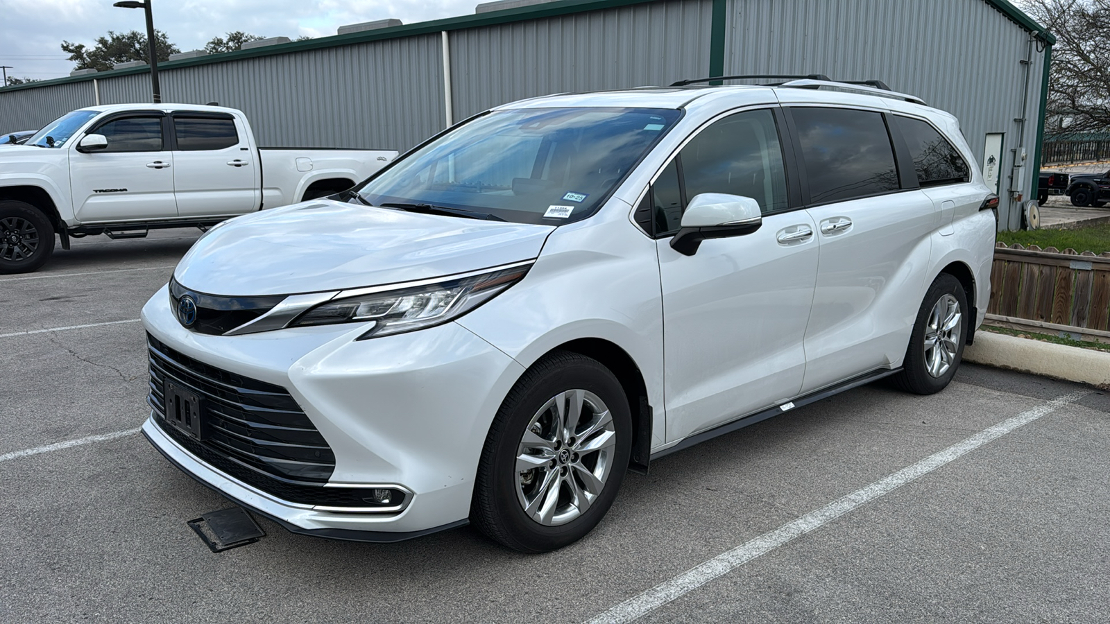 2024 Toyota Sienna Limited 3