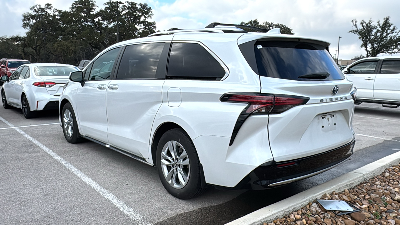 2024 Toyota Sienna Limited 4