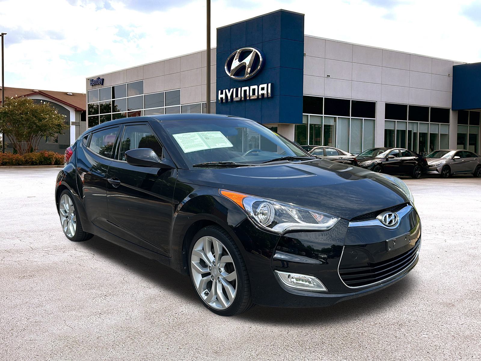 2012 Hyundai Veloster w/Red Int 7