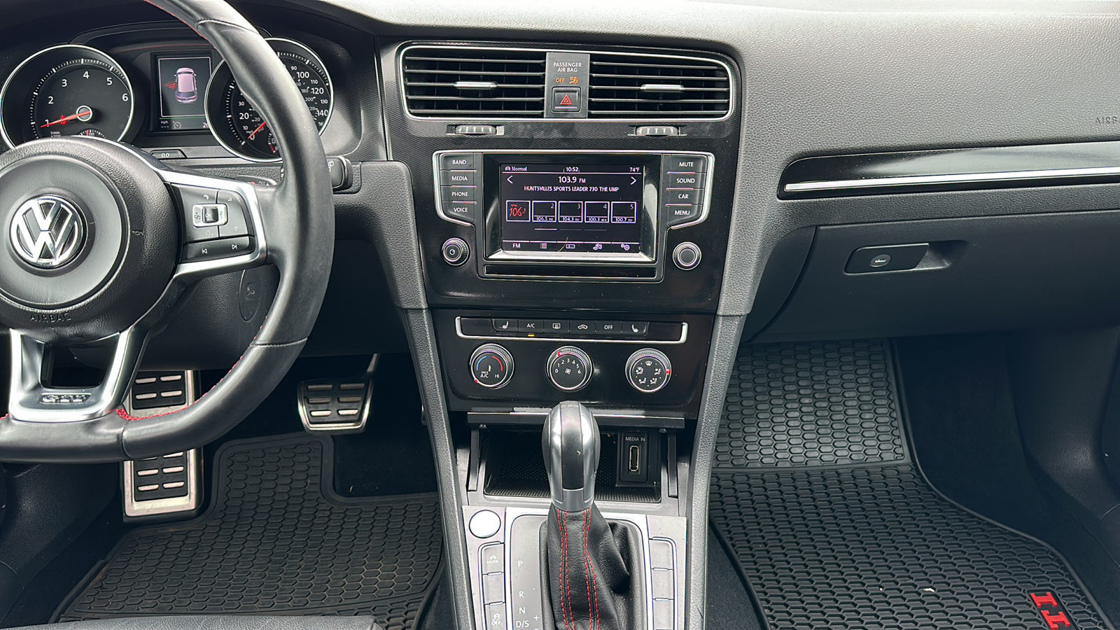 2015 Volkswagen Golf GTI SE 11