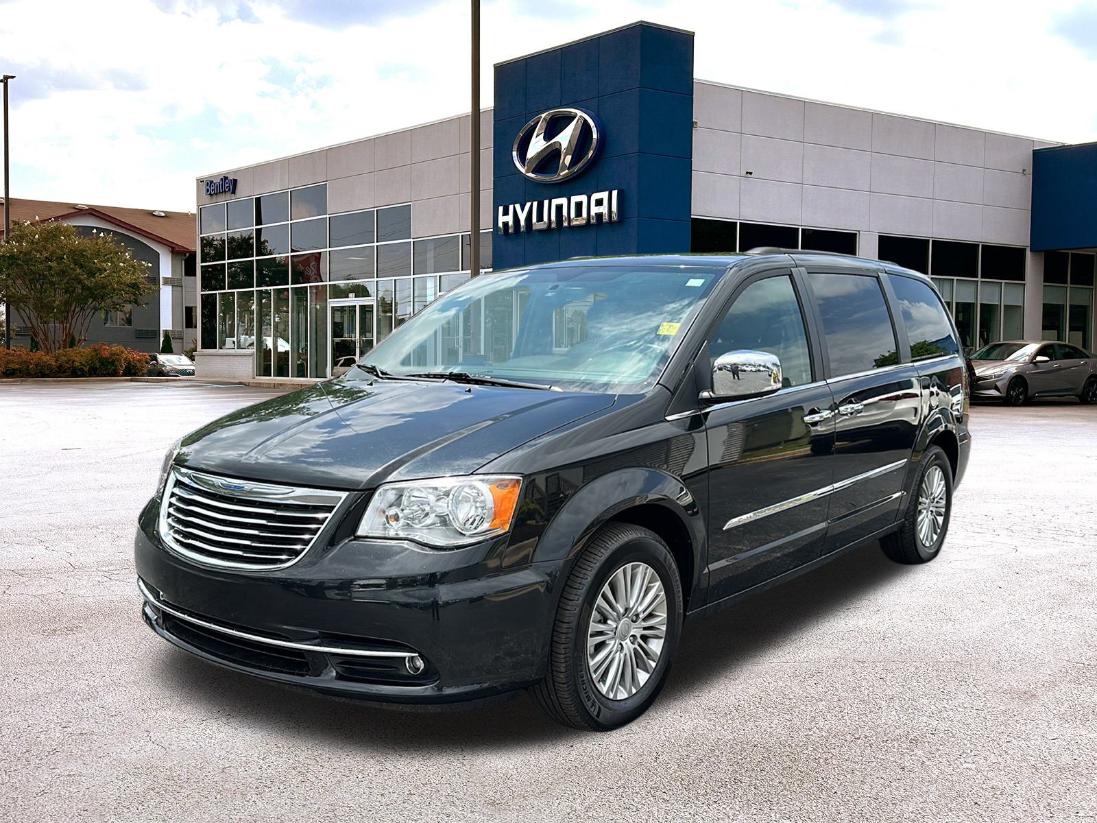 2015 Chrysler Town & Country Touring-L 1