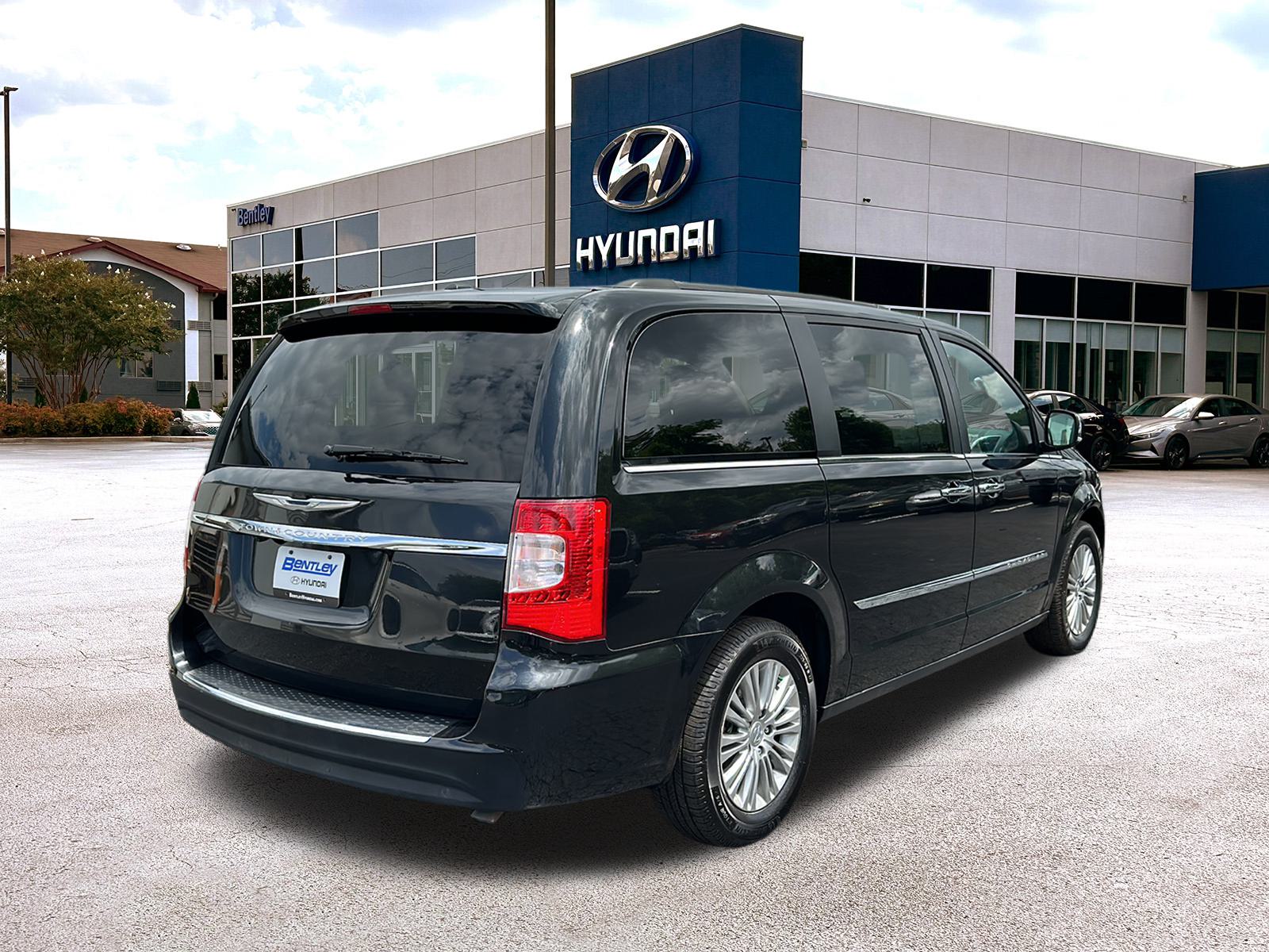 2015 Chrysler Town & Country Touring-L 5