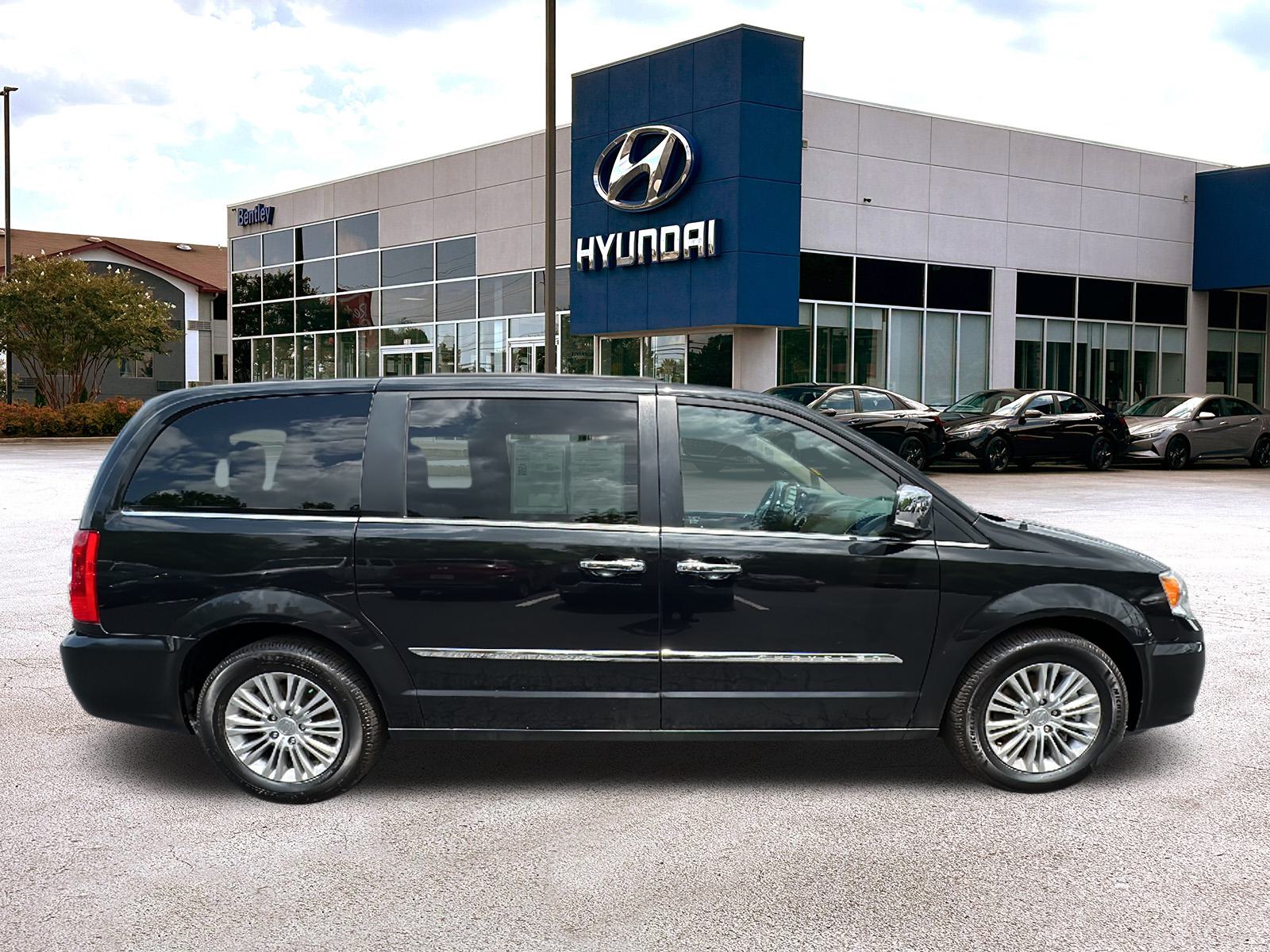 2015 Chrysler Town & Country Touring-L 6