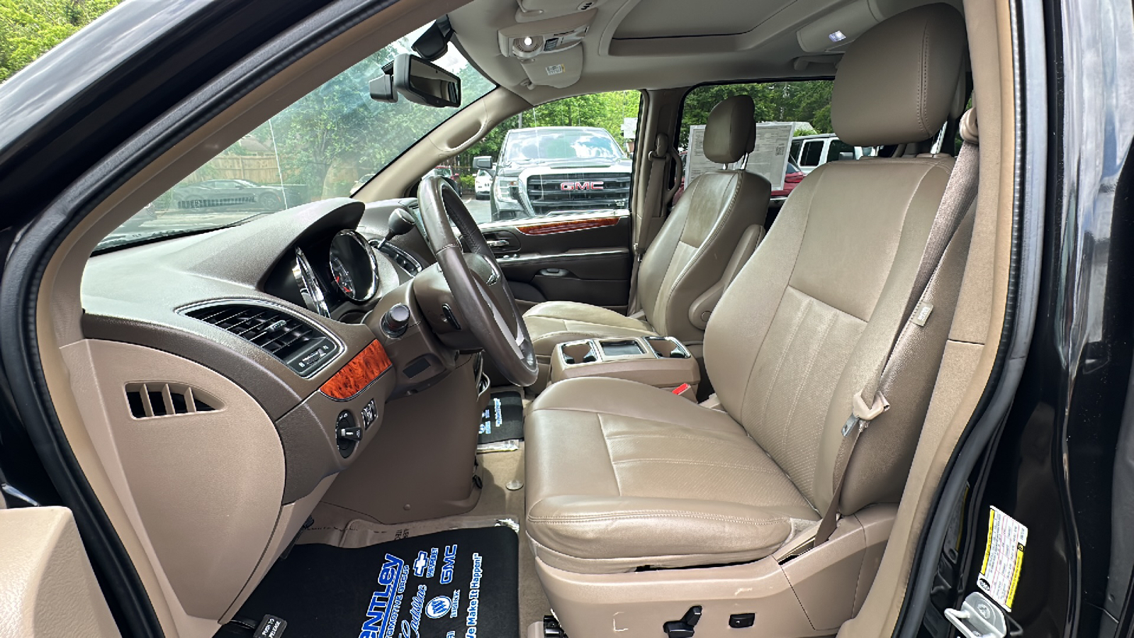 2015 Chrysler Town & Country Touring-L 8