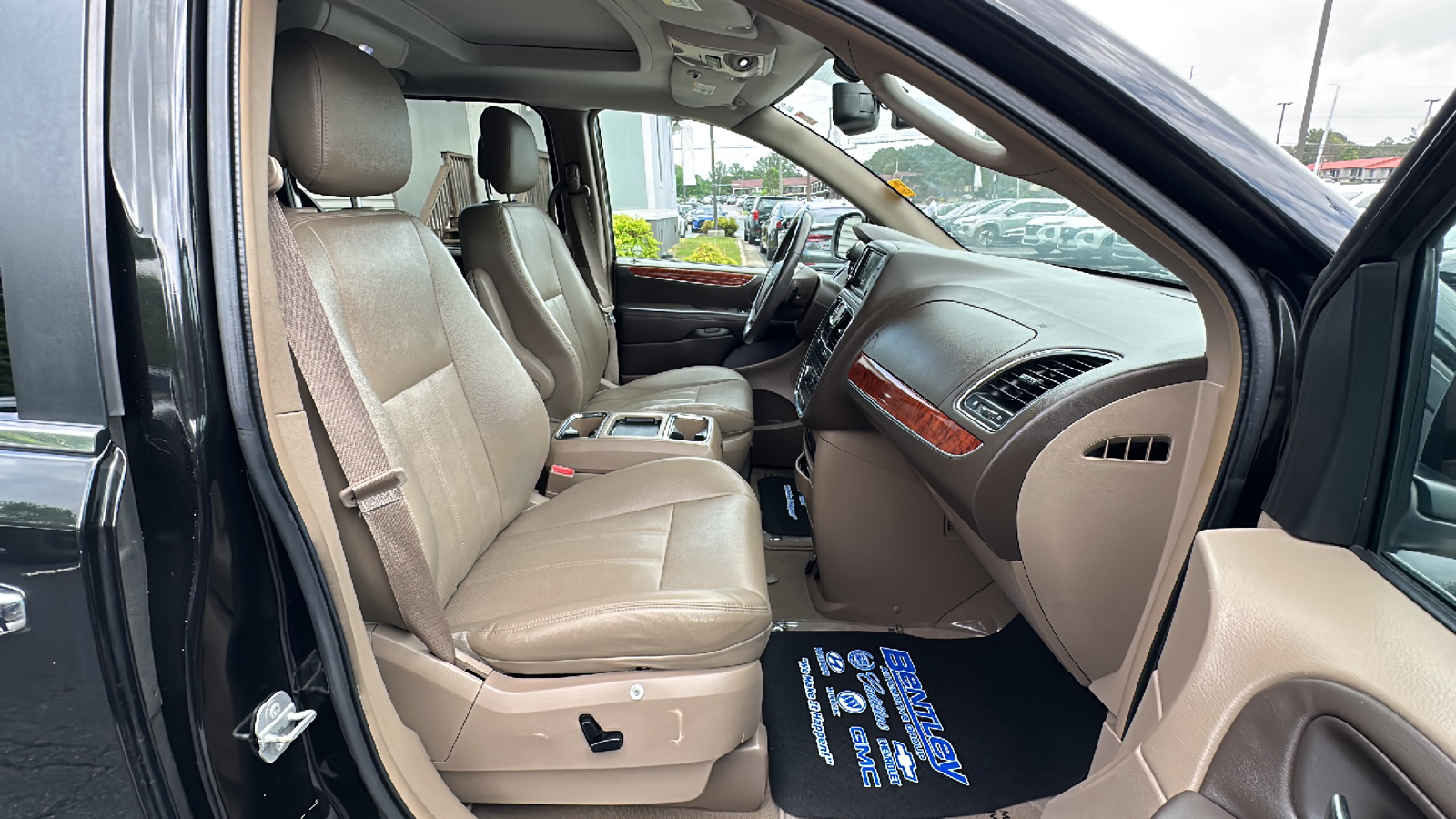 2015 Chrysler Town & Country Touring-L 14