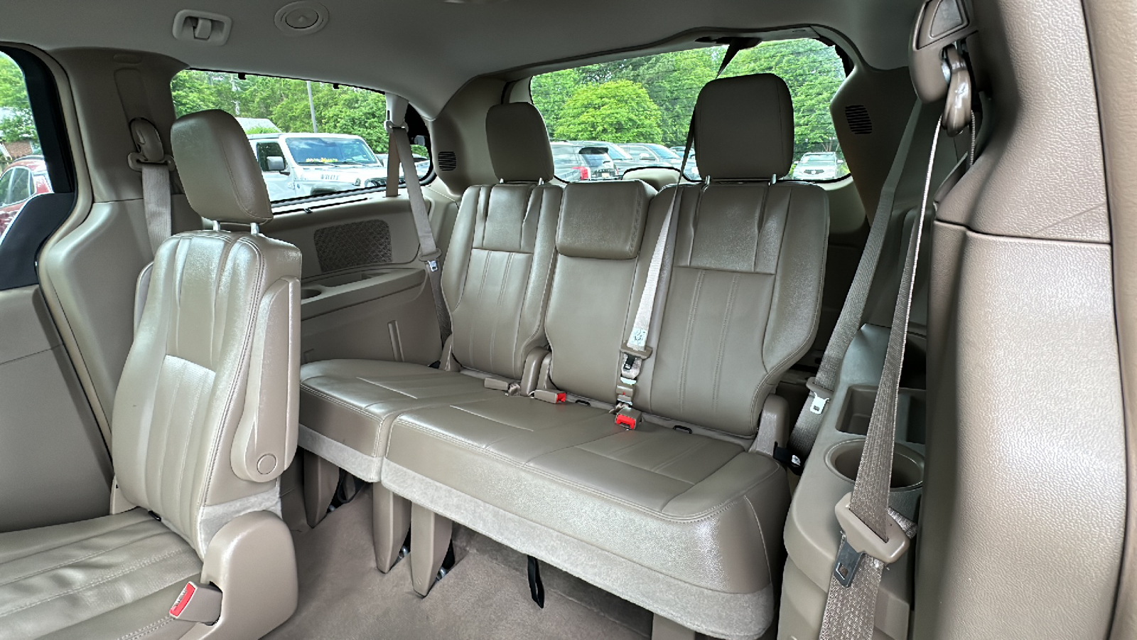2015 Chrysler Town & Country Touring-L 16