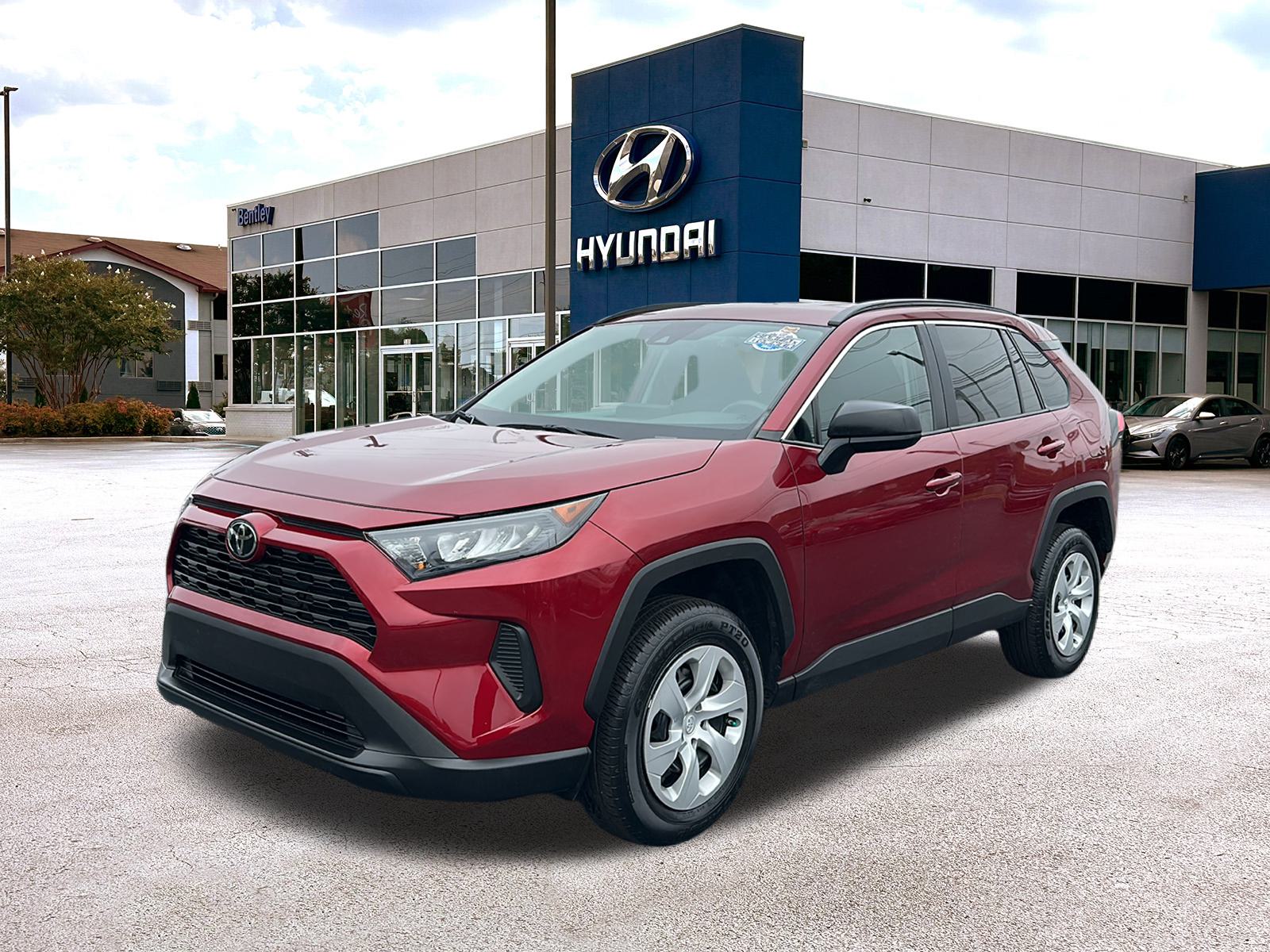 2020 Toyota RAV4 LE 1