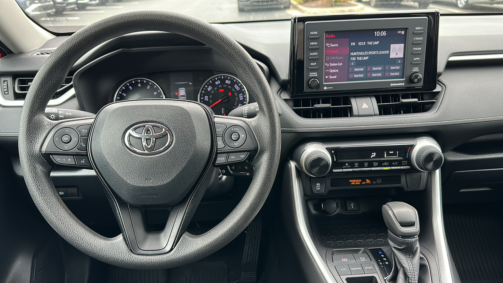 2020 Toyota RAV4 LE 10