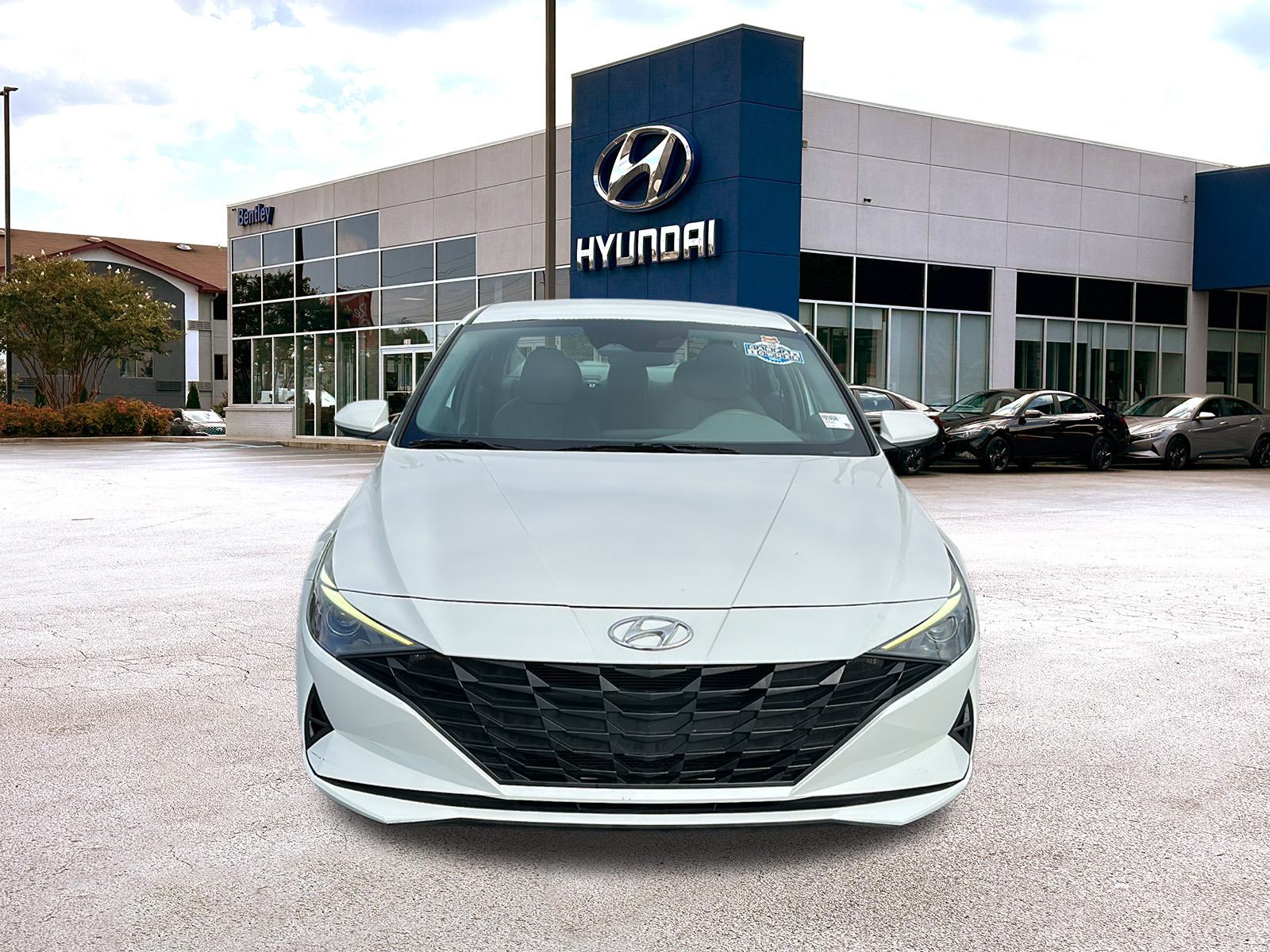 2022 Hyundai Elantra SEL 3