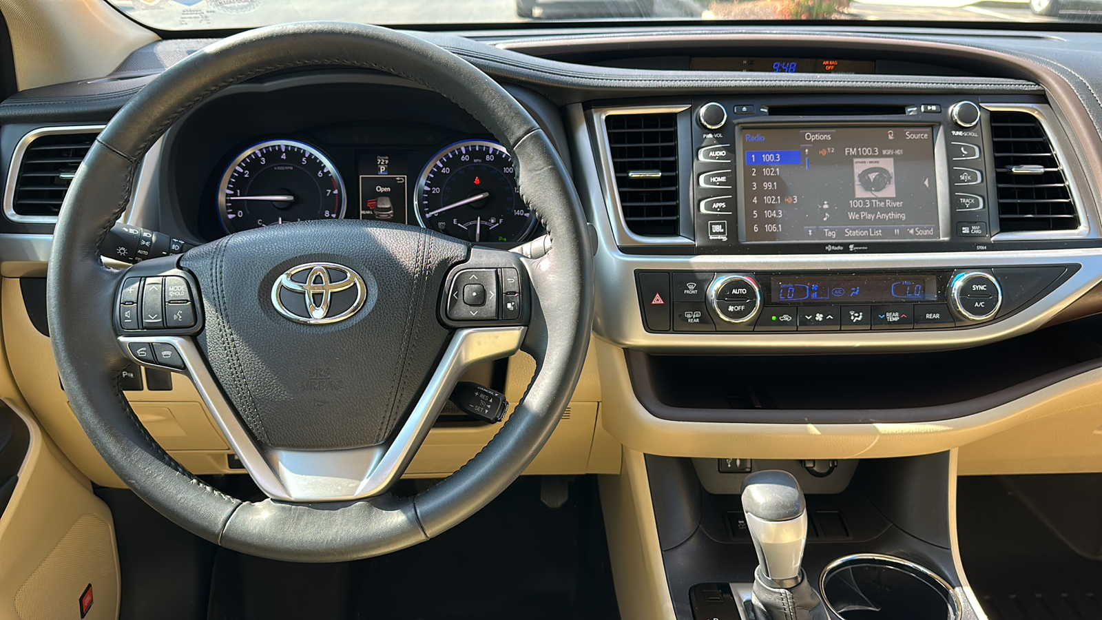 2015 Toyota Highlander Limited 10