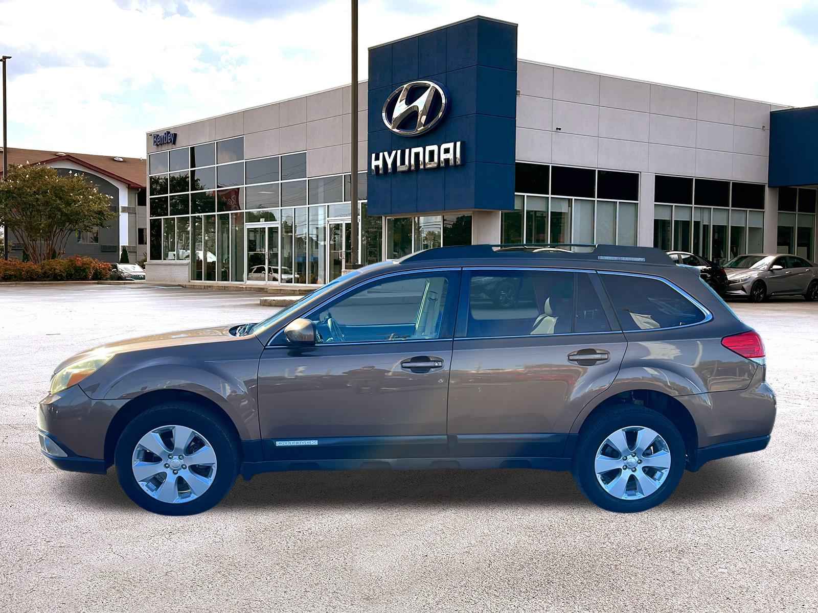 2011 Subaru Outback 2.5i Limited Pwr Moon 2