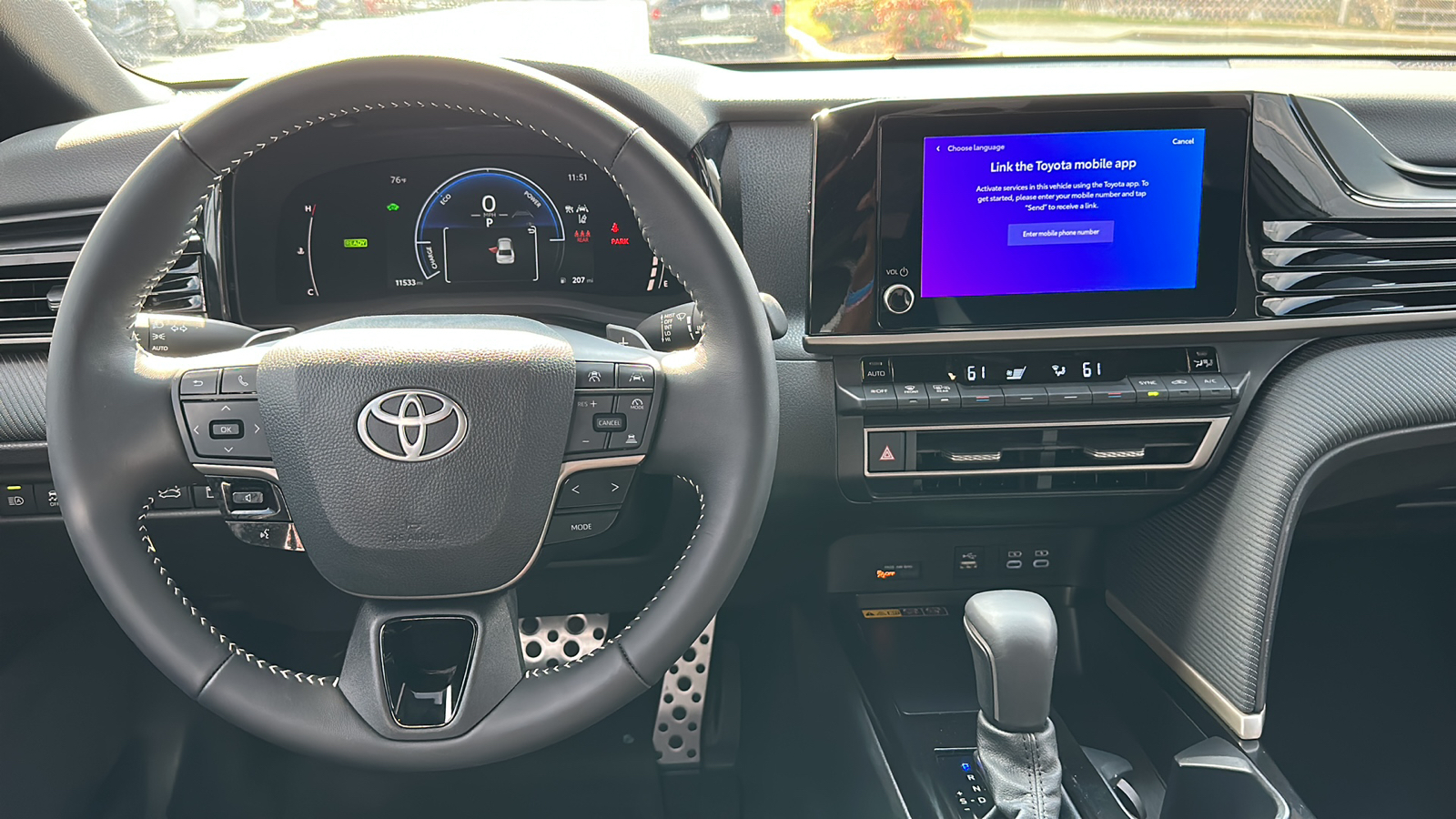 2025 Toyota Camry Hybrid SE 10