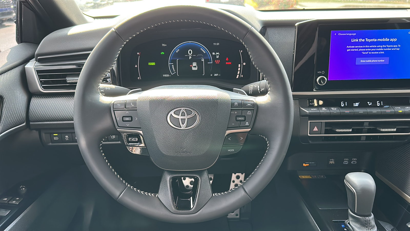 2025 Toyota Camry Hybrid SE 12