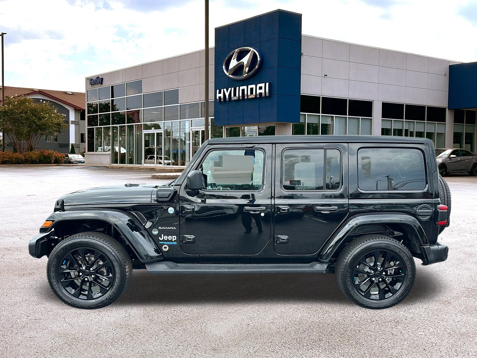 2022 Jeep Wrangler Unlimited Sahara 2