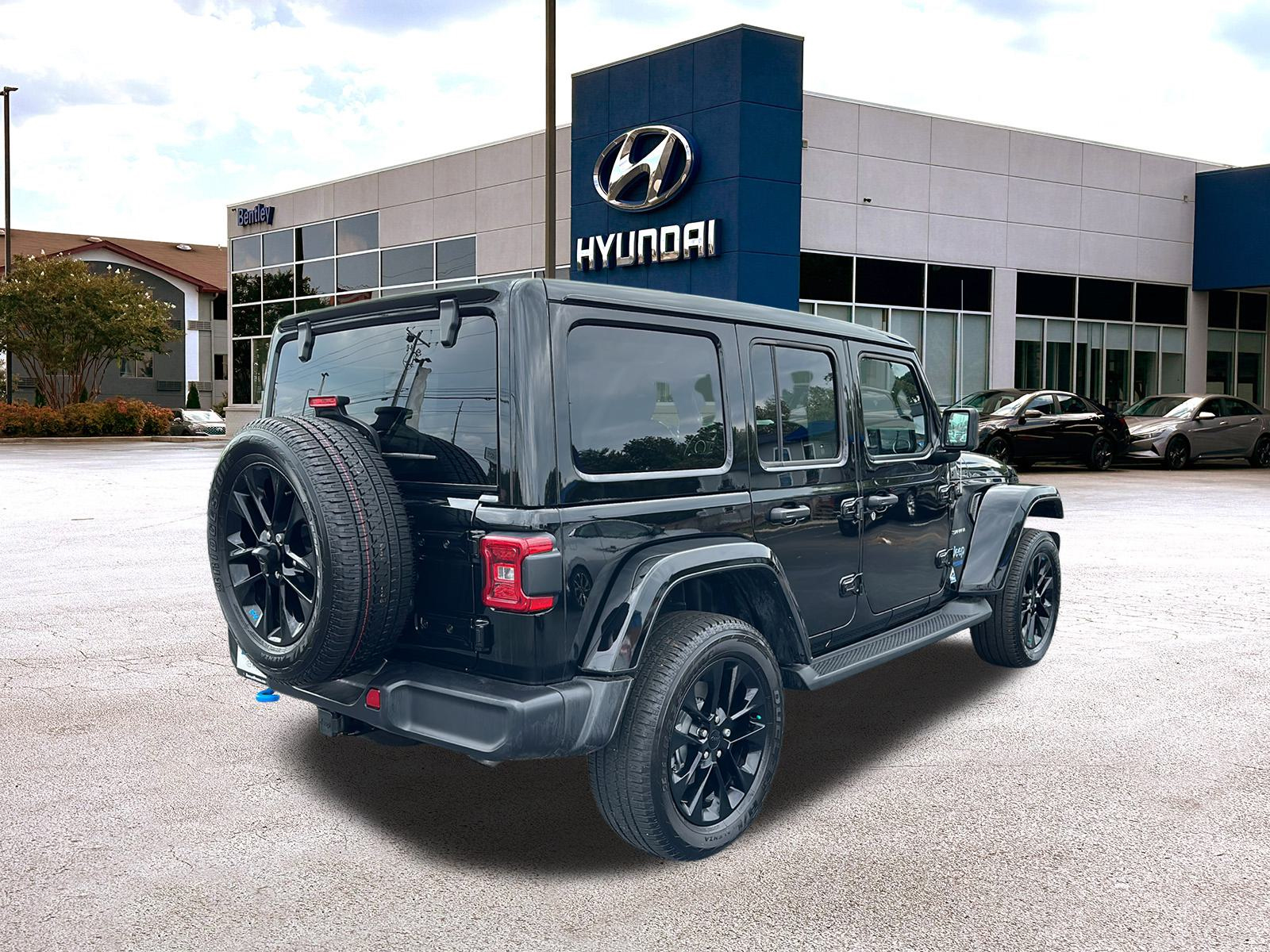 2022 Jeep Wrangler Unlimited Sahara 5