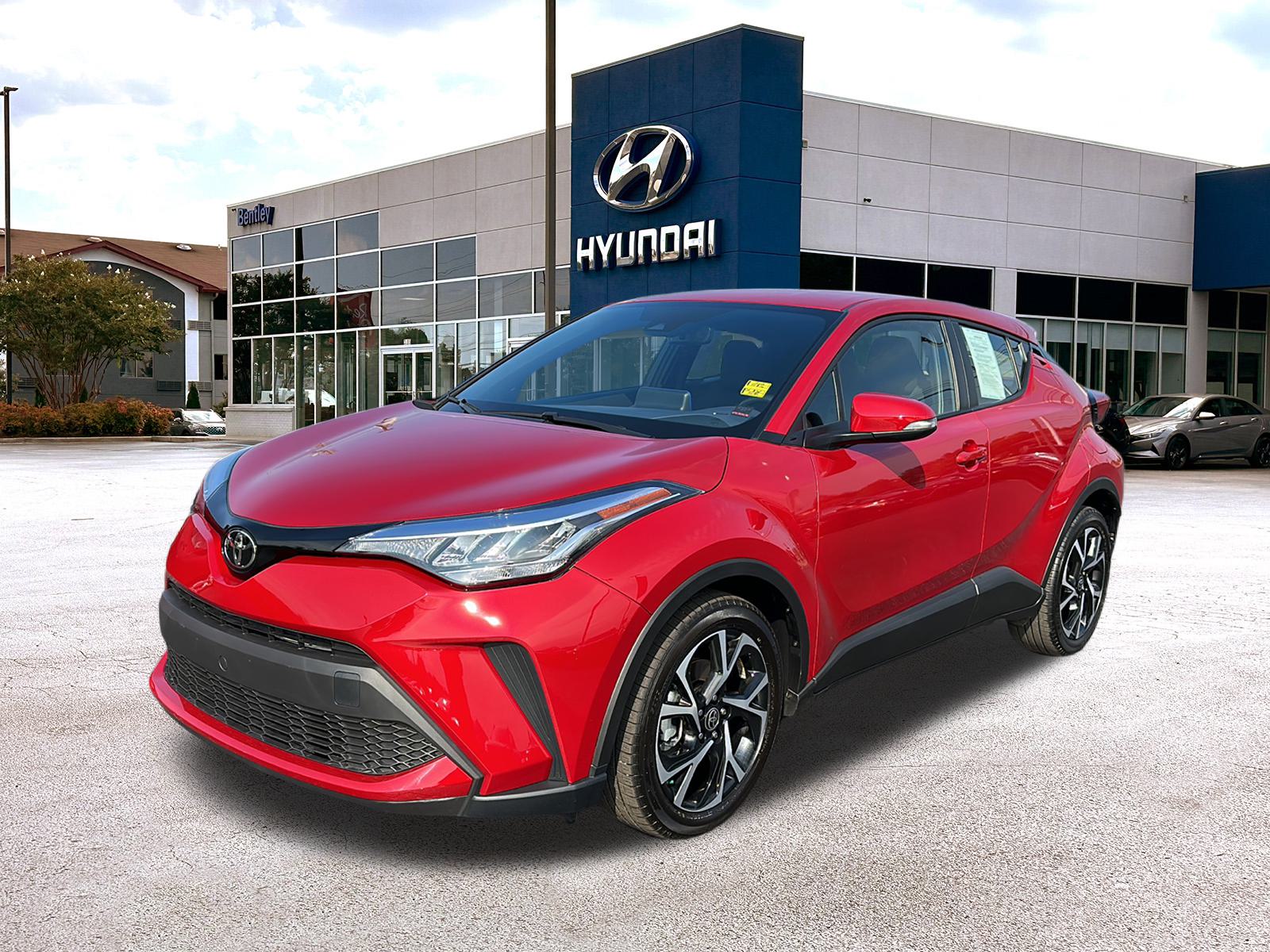 2022 Toyota C-HR XLE 1