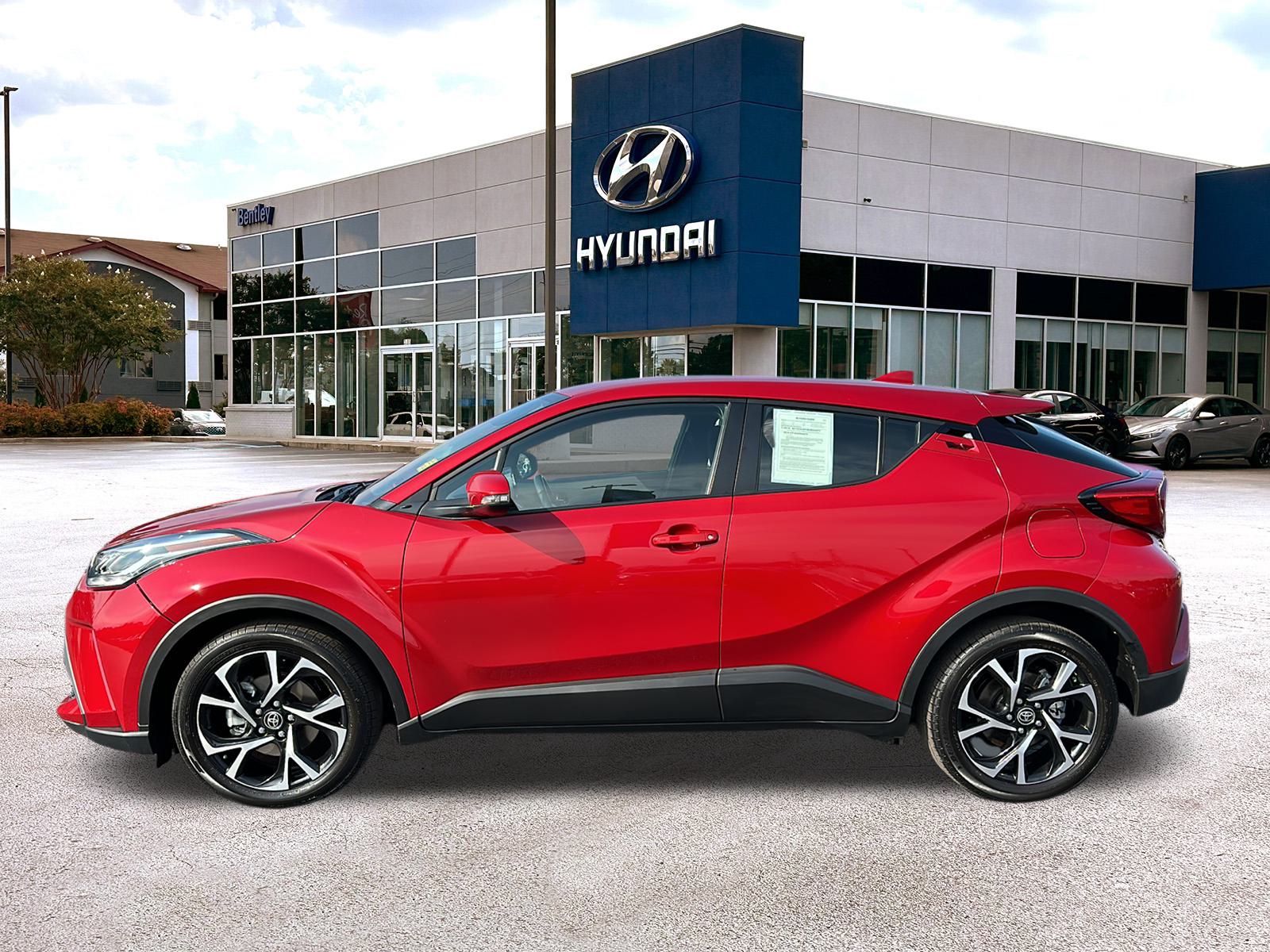 2022 Toyota C-HR XLE 2