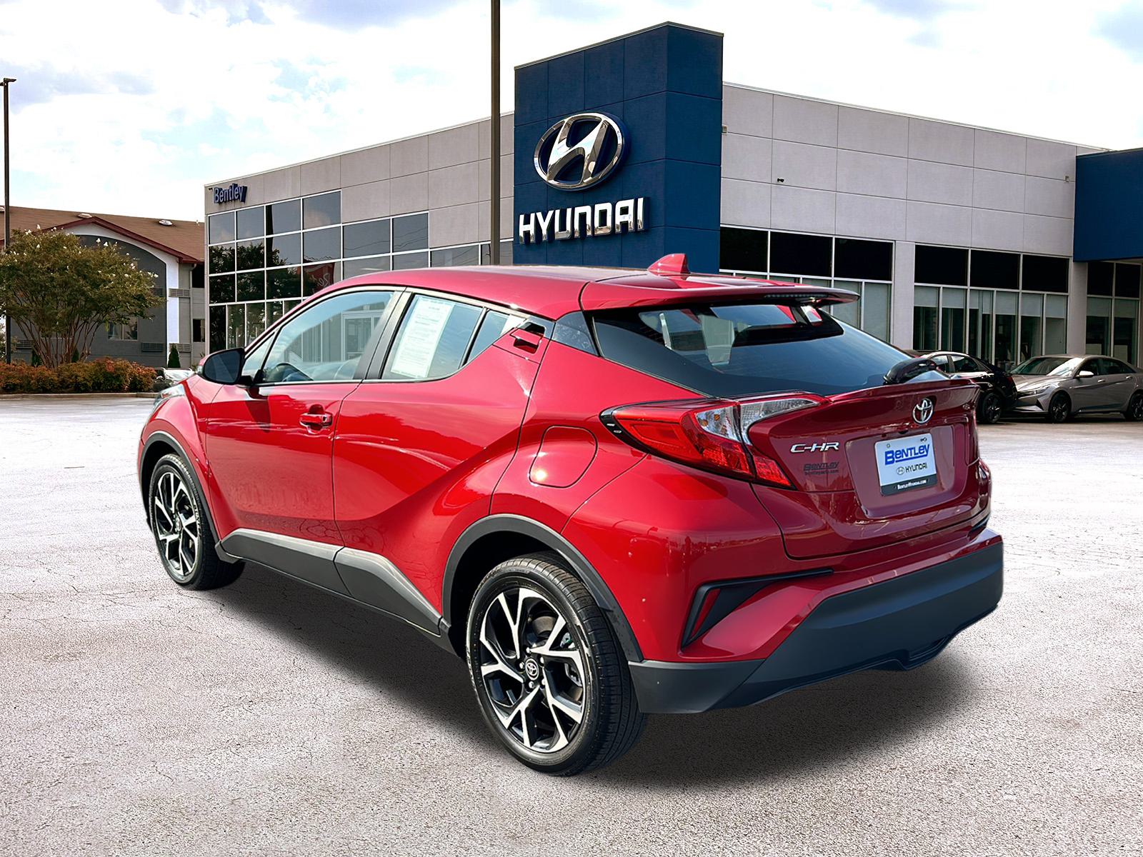 2022 Toyota C-HR XLE 3