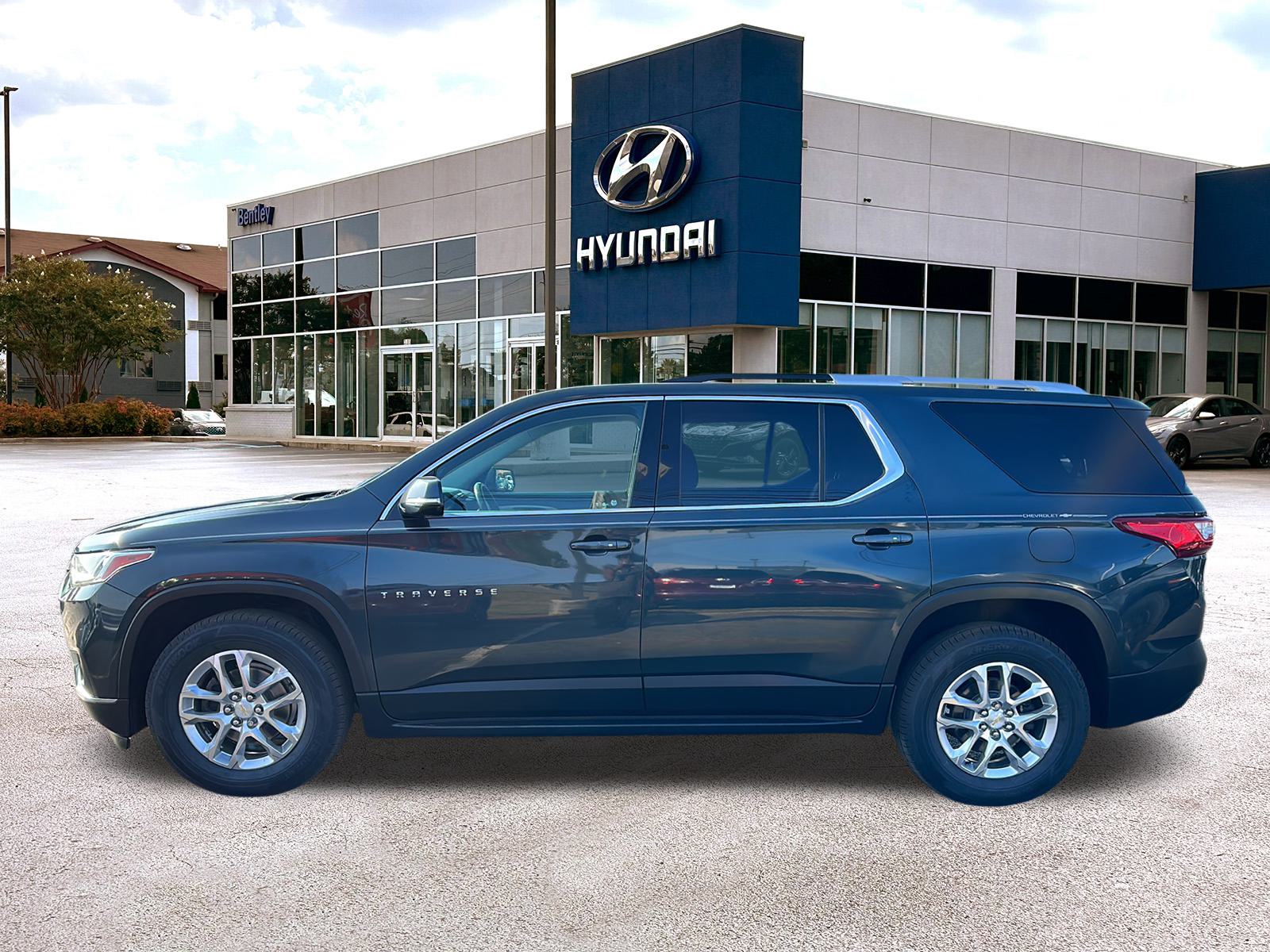 2018 Chevrolet Traverse LT Cloth 2