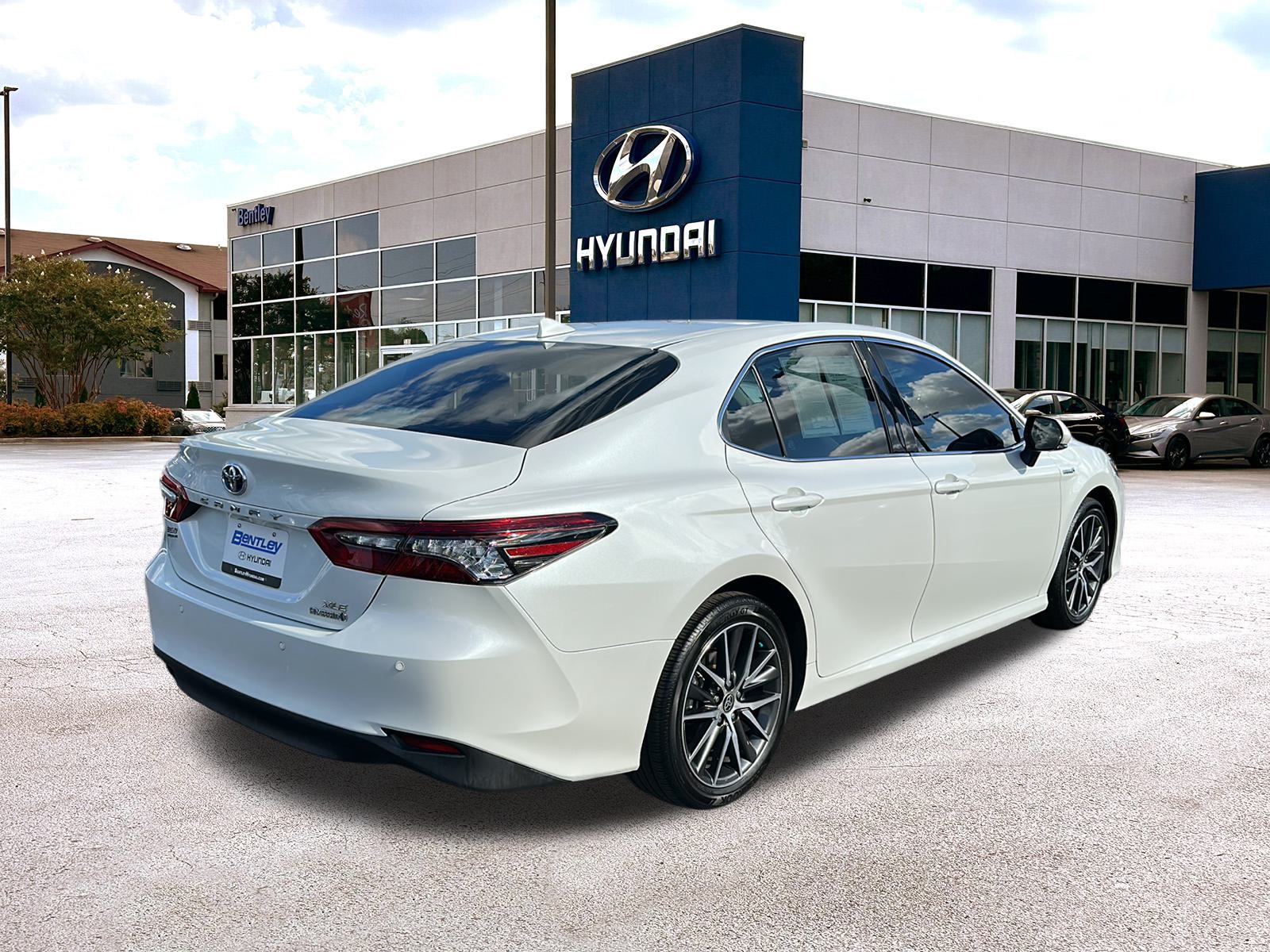 2021 Toyota Camry Hybrid XLE 4