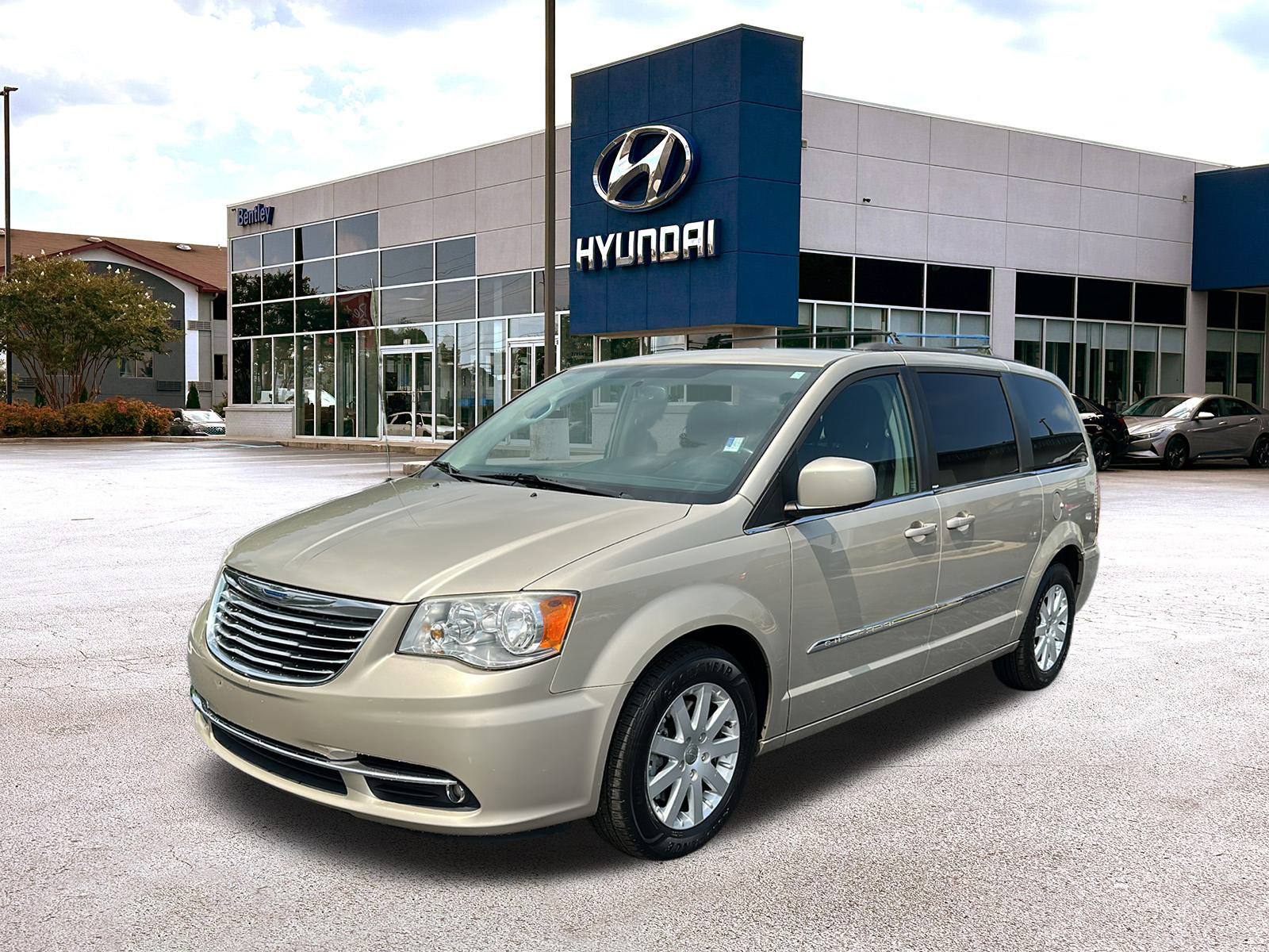 2014 Chrysler Town & Country Touring 1
