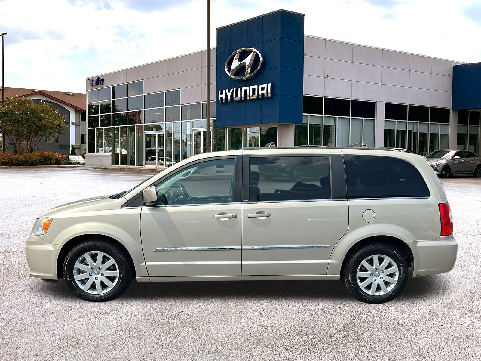 2014 Chrysler Town & Country Touring 2