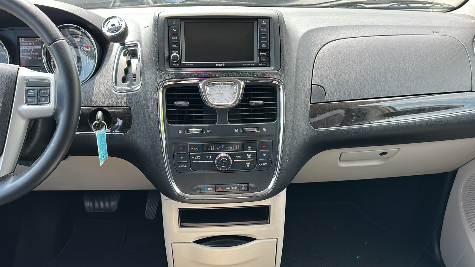 2014 Chrysler Town & Country Touring 9