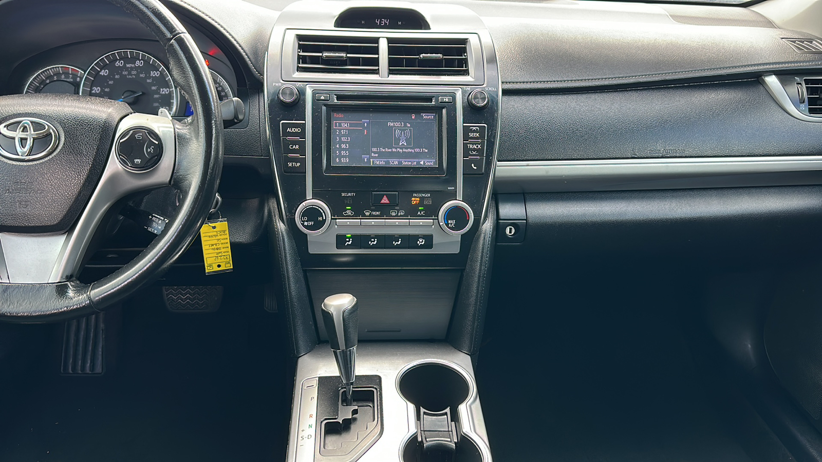 2014 Toyota Camry SE 11