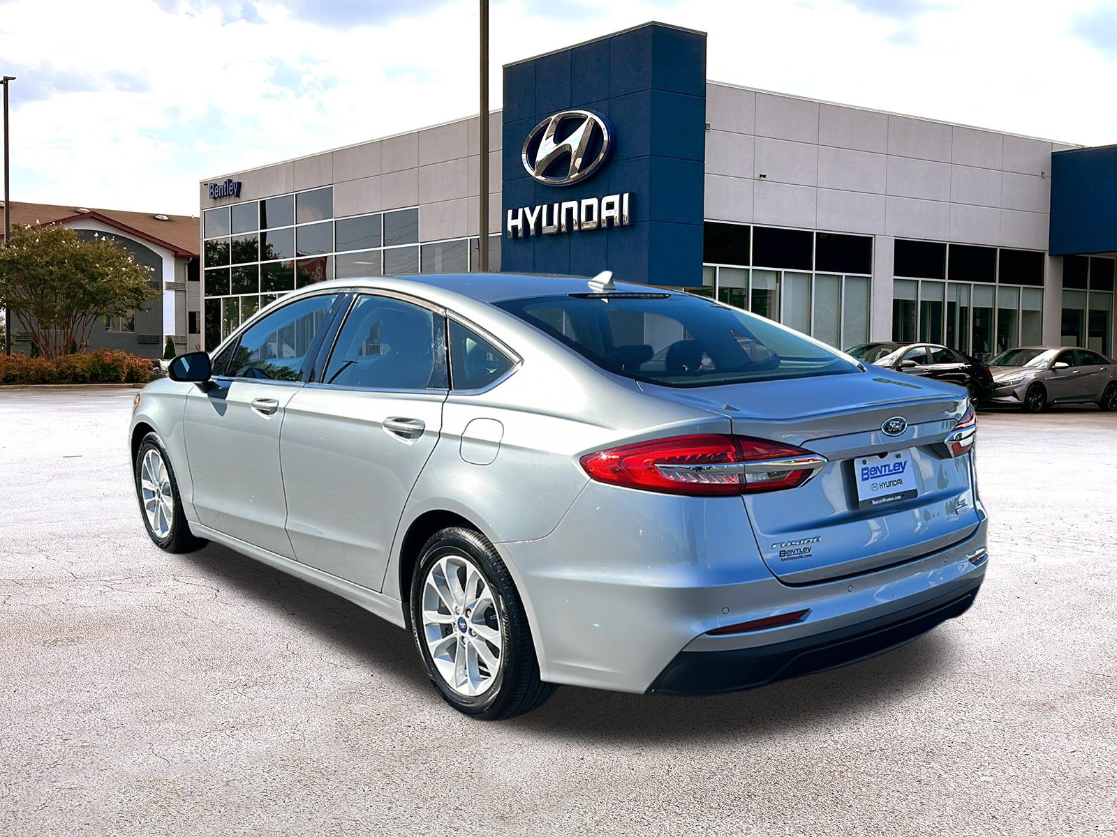 2020 Ford Fusion SE 3