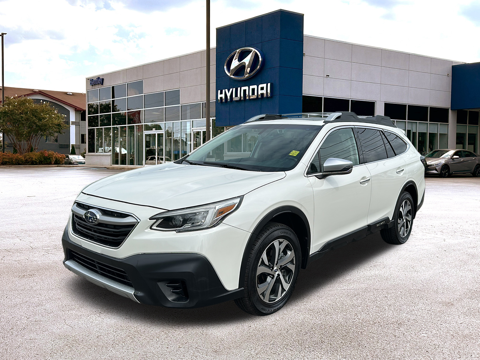 2020 Subaru Outback Touring 1