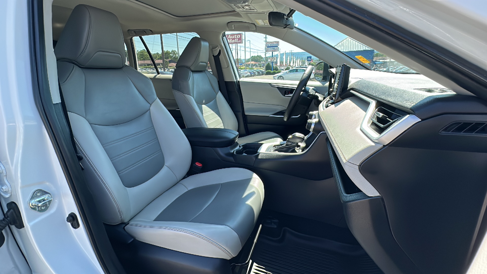 2019 Toyota RAV4 XLE Premium 13