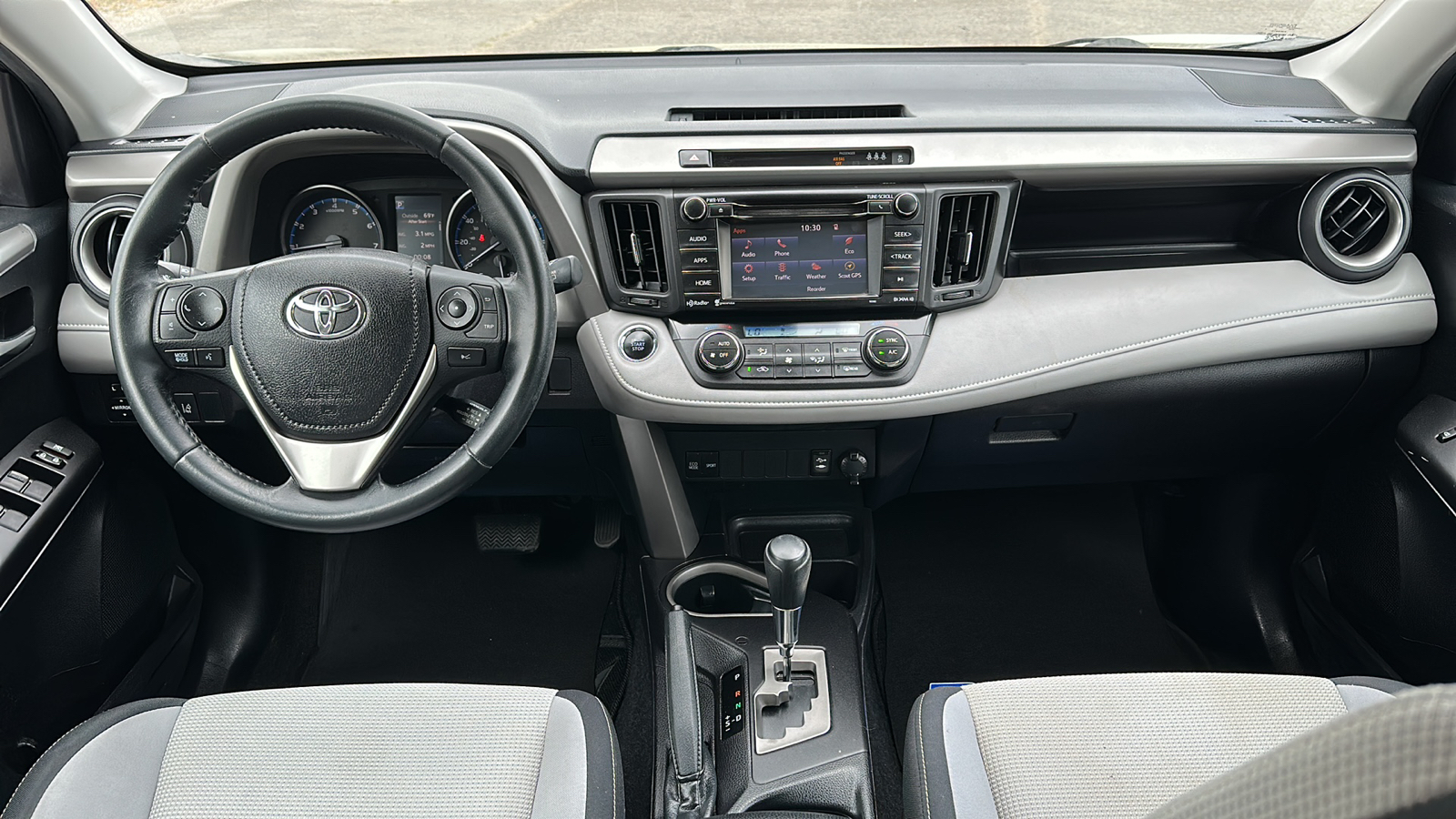 2018 Toyota RAV4 XLE 10
