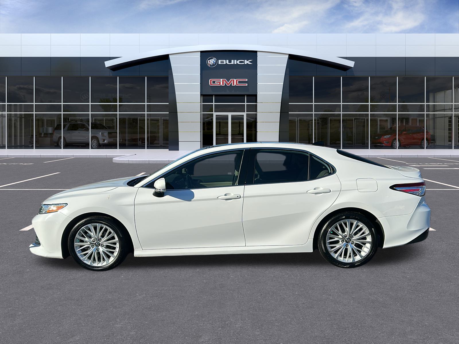 2019 Toyota Camry XLE 2