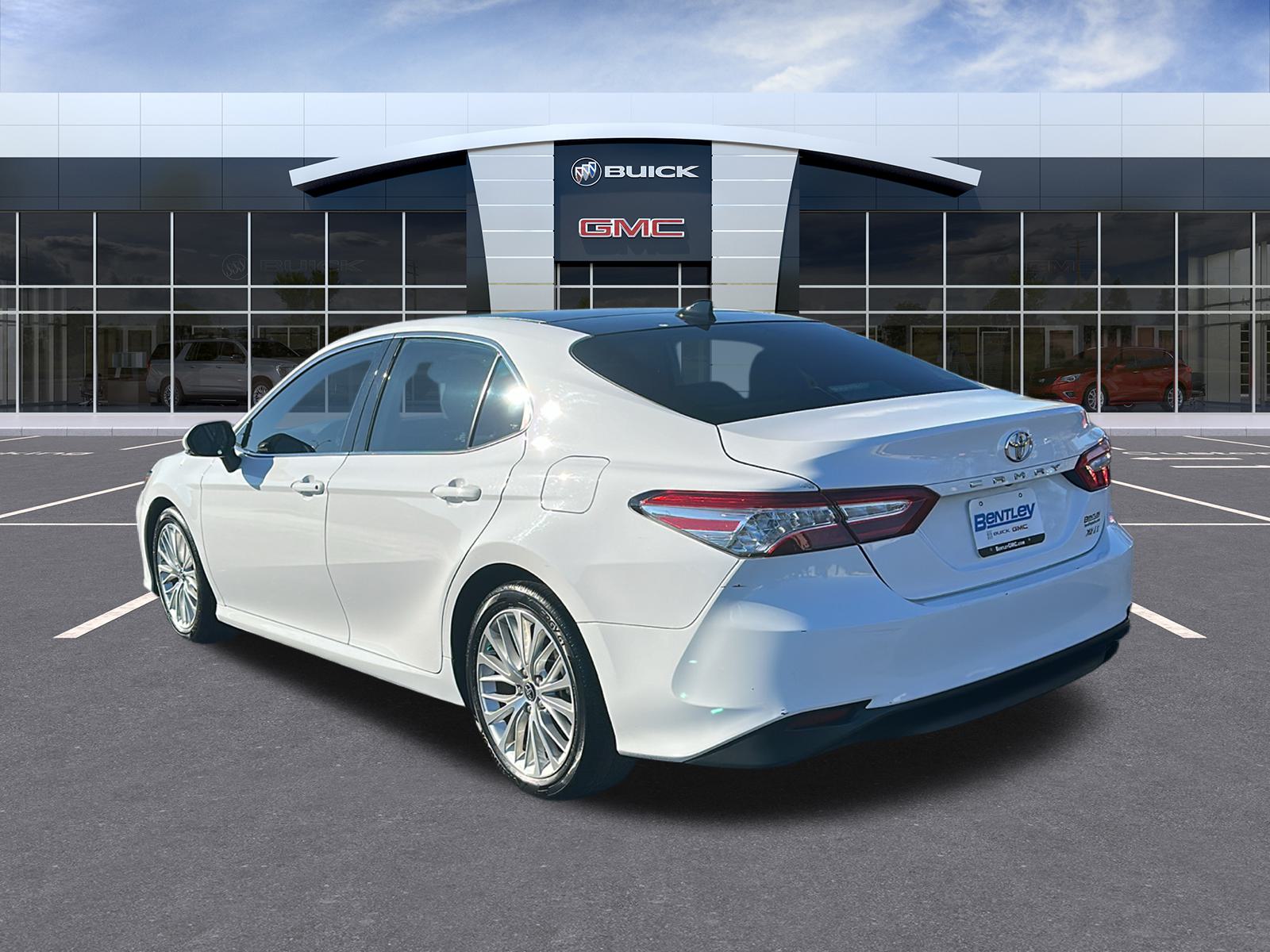 2019 Toyota Camry XLE 3