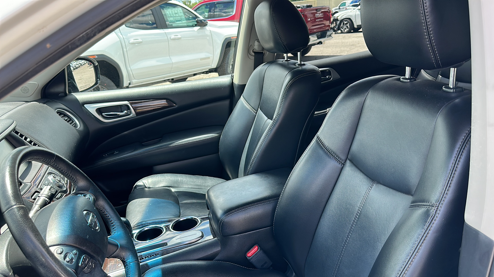 2015 Nissan Pathfinder SL 9