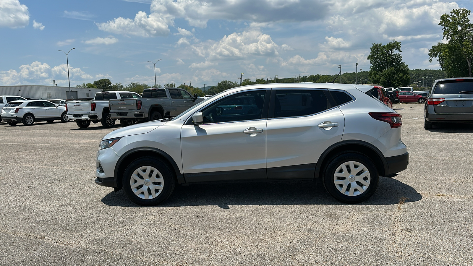 2020 Nissan Rogue Sport S 2