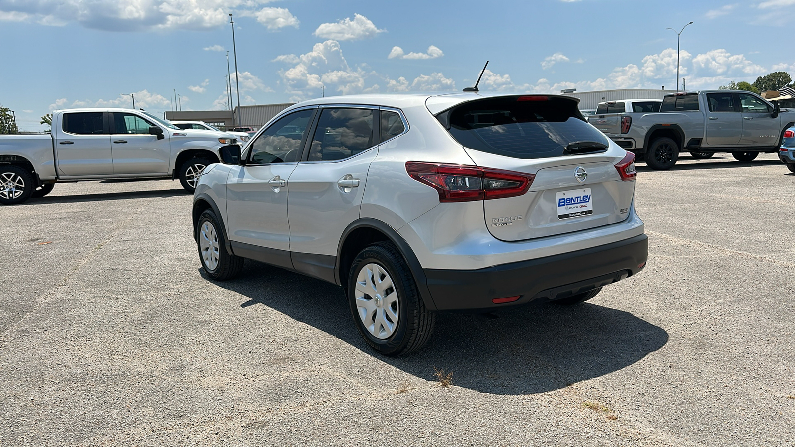 2020 Nissan Rogue Sport S 3