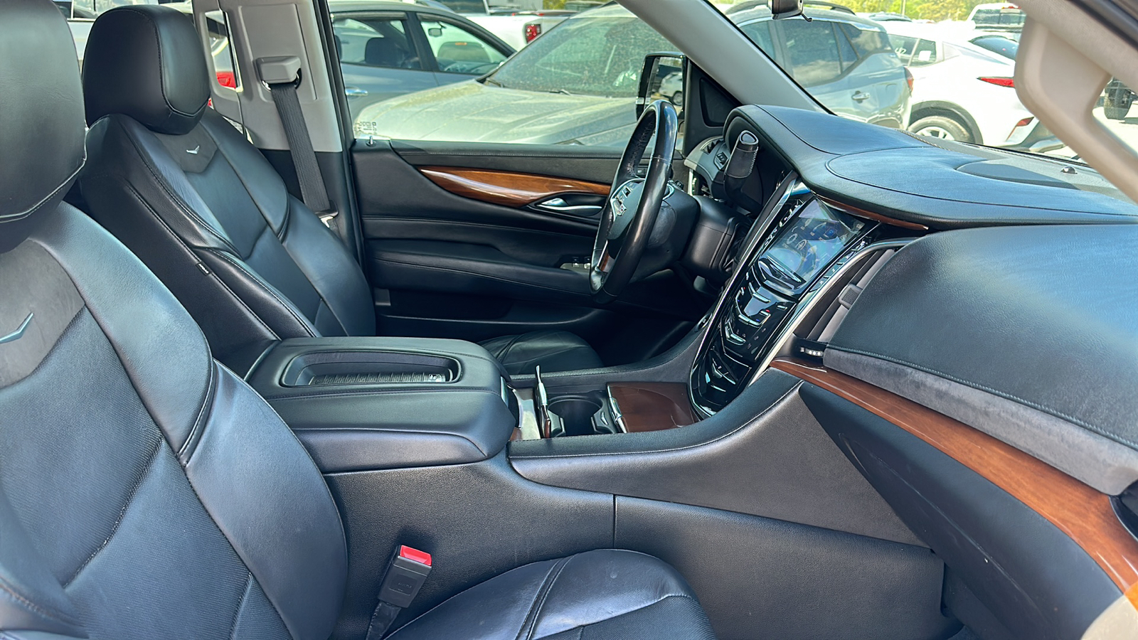 2018 Cadillac Escalade ESV Luxury 16
