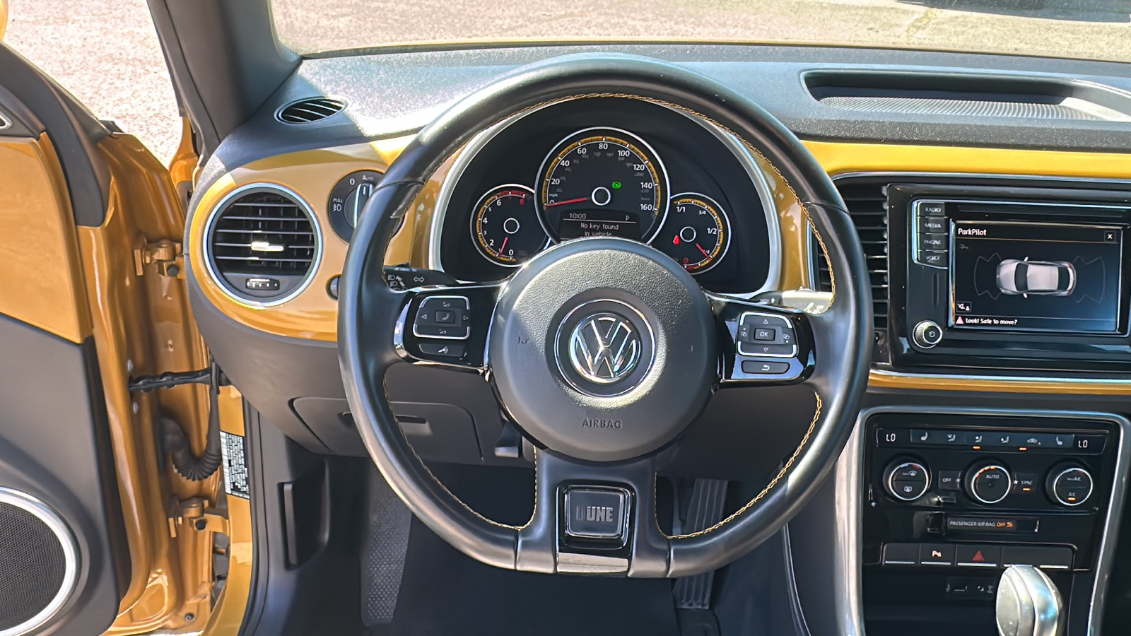 2018 Volkswagen Beetle Dune 12