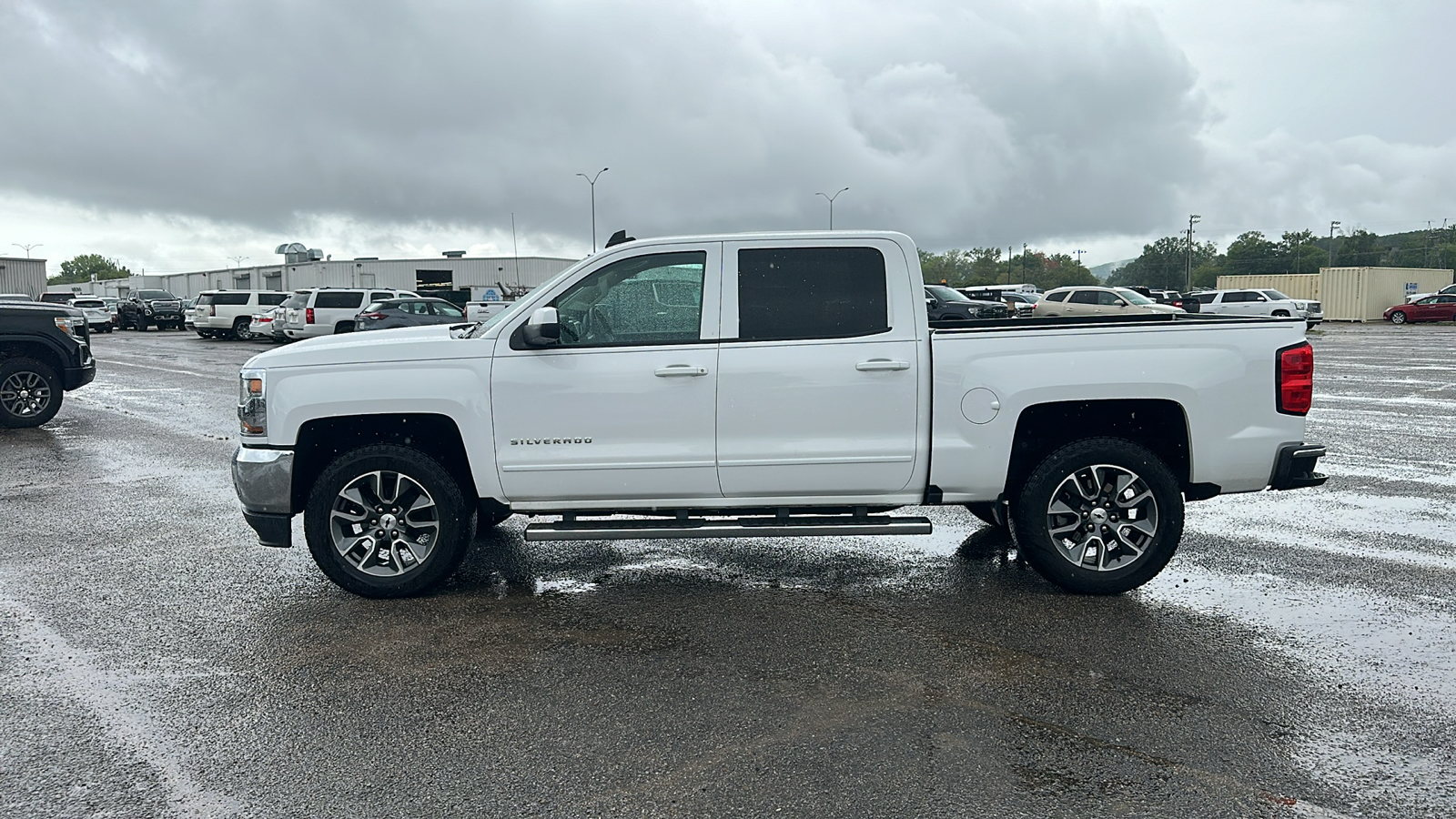 2017 Chevrolet Silverado LT 2