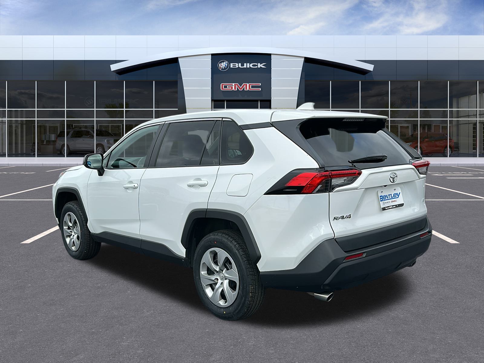 2022 Toyota RAV4 LE 3