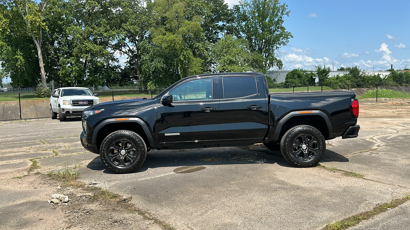 2024 GMC Canyon 2WD Elevation 2