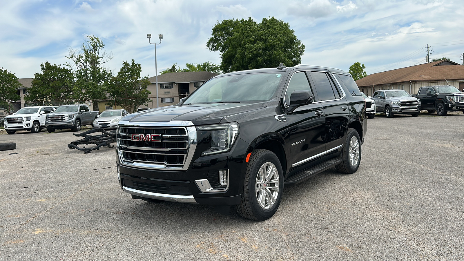 2023 GMC Yukon SLT 1