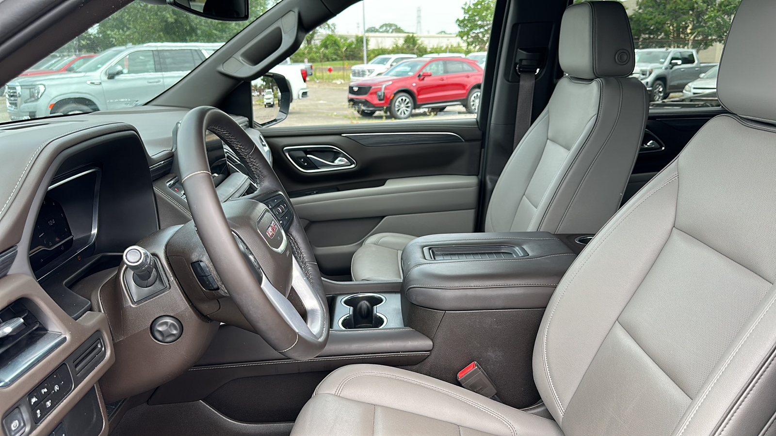 2023 GMC Yukon SLT 9