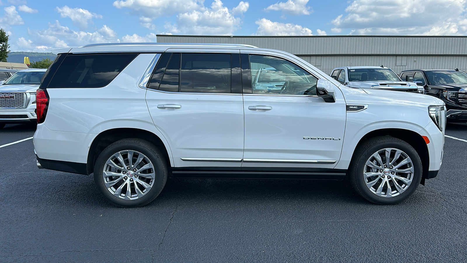 2023 GMC Yukon Denali 6