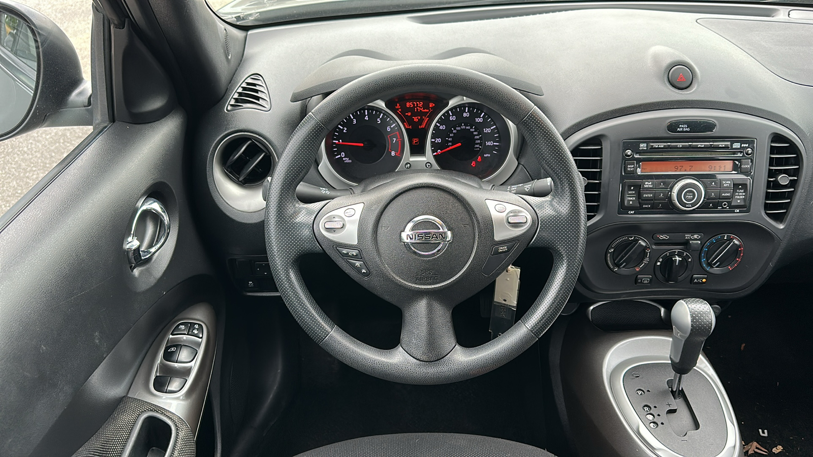 2013 Nissan Juke S 11